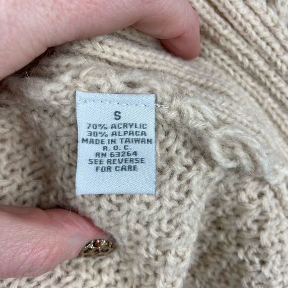 NWT Dressbarn Womens Knit Poncho Wrap Neck Sweater with Snaps/Two Big Buttons S - Picture 7 of 8